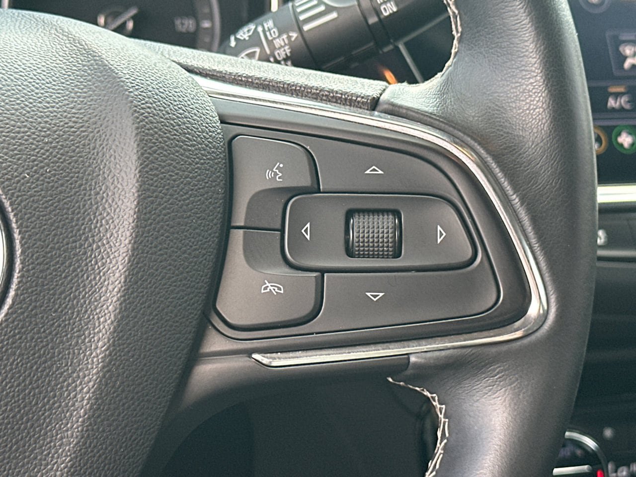 Used 2023 Buick Encore GX Select FWD image 28