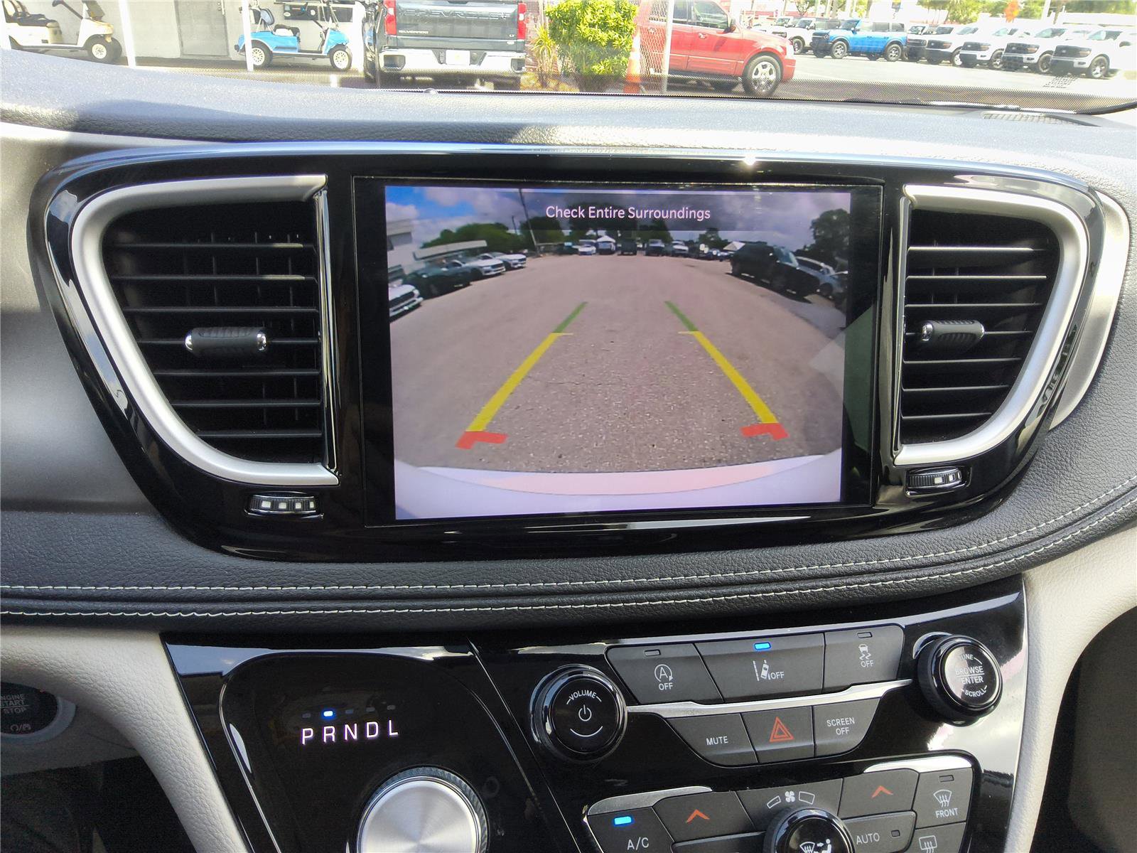 Used 2022 Chrysler Pacifica Touring-L AWD/4WD image 32