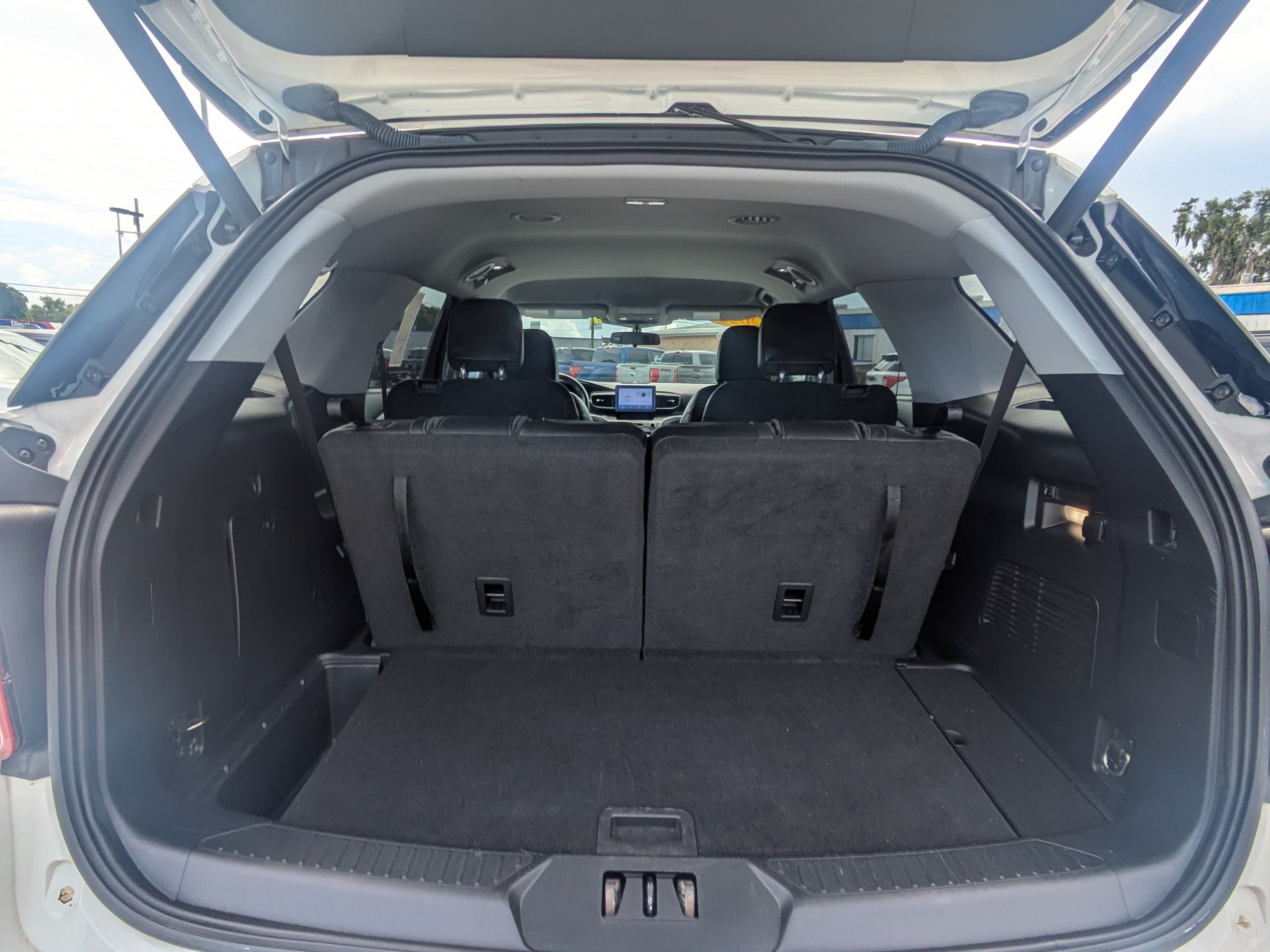 Certified 2022 Ford Explorer XLT w/ Equipment Group 202A AWD/4WD image 13