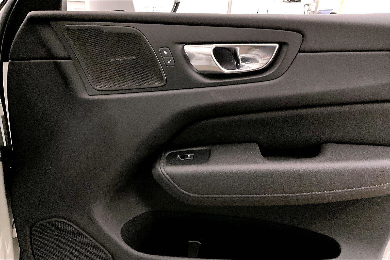 Used 2022 Volvo XC60 T8 Inscription Expression w/ Advanced Package image 23