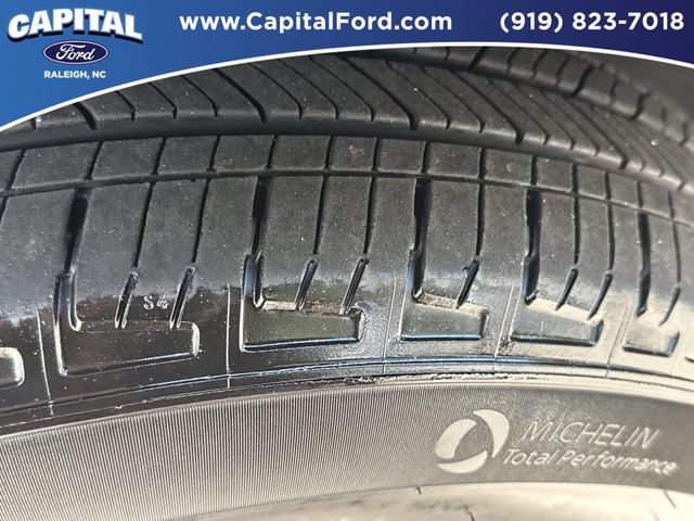 Certified 2025 Ford Escape SE FWD image 14