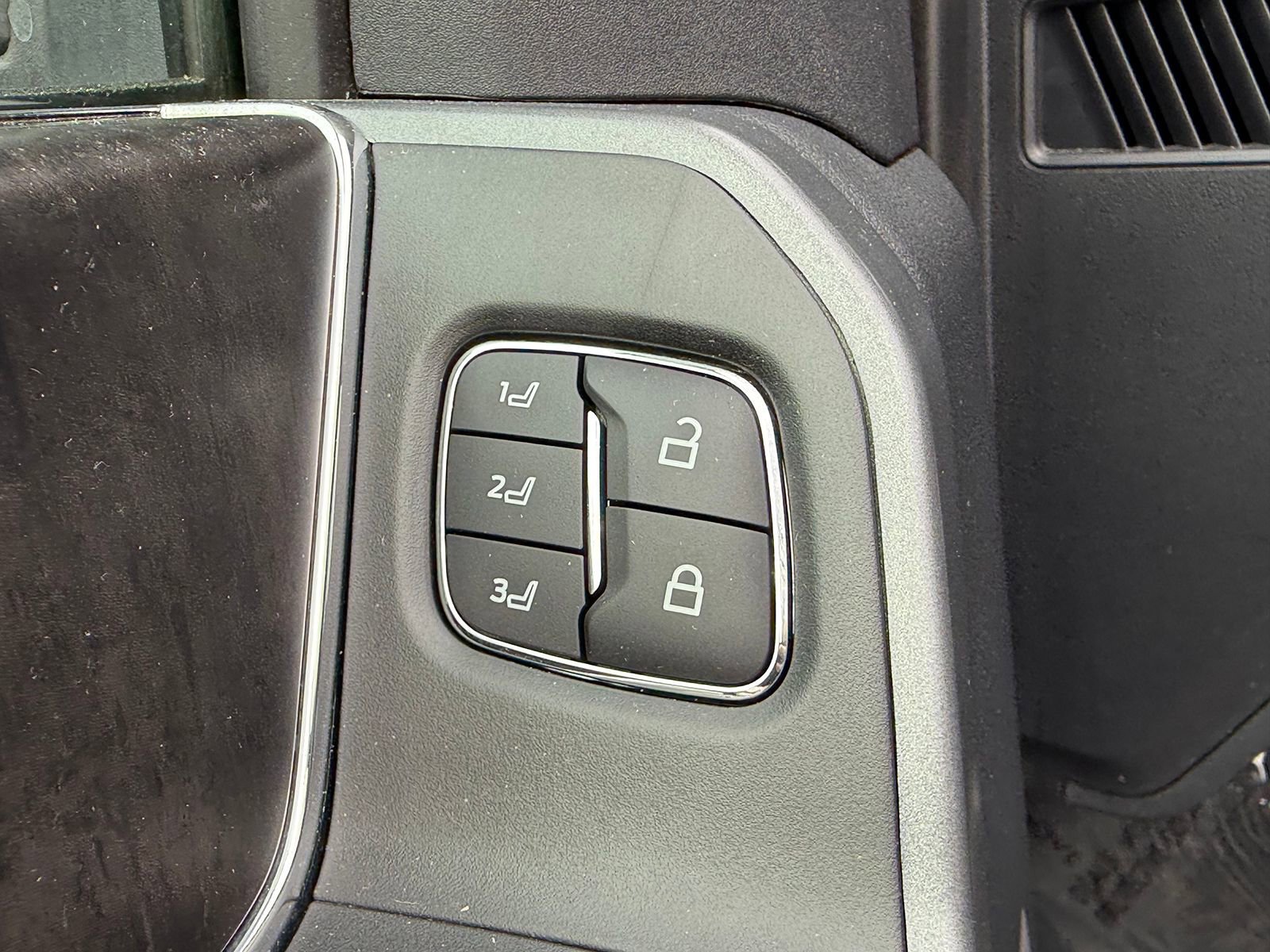 Certified 2024 Ford F250 Lariat w/ Chrome Package image 14