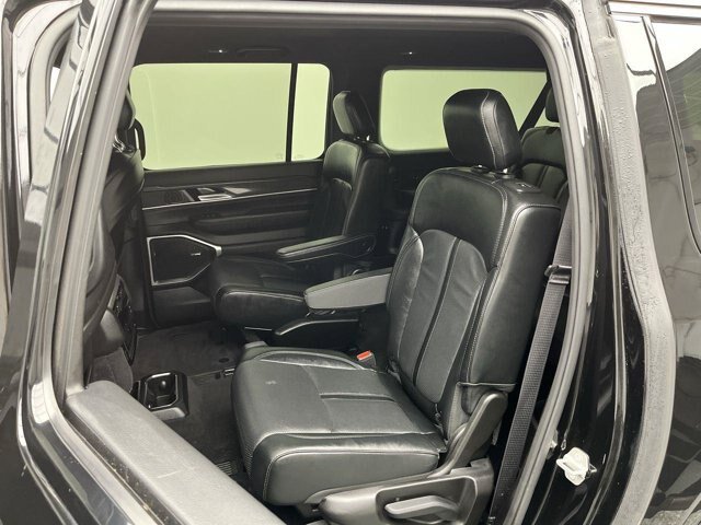 Used 2024 Jeep Wagoneer L Series II AWD/4WD image 11