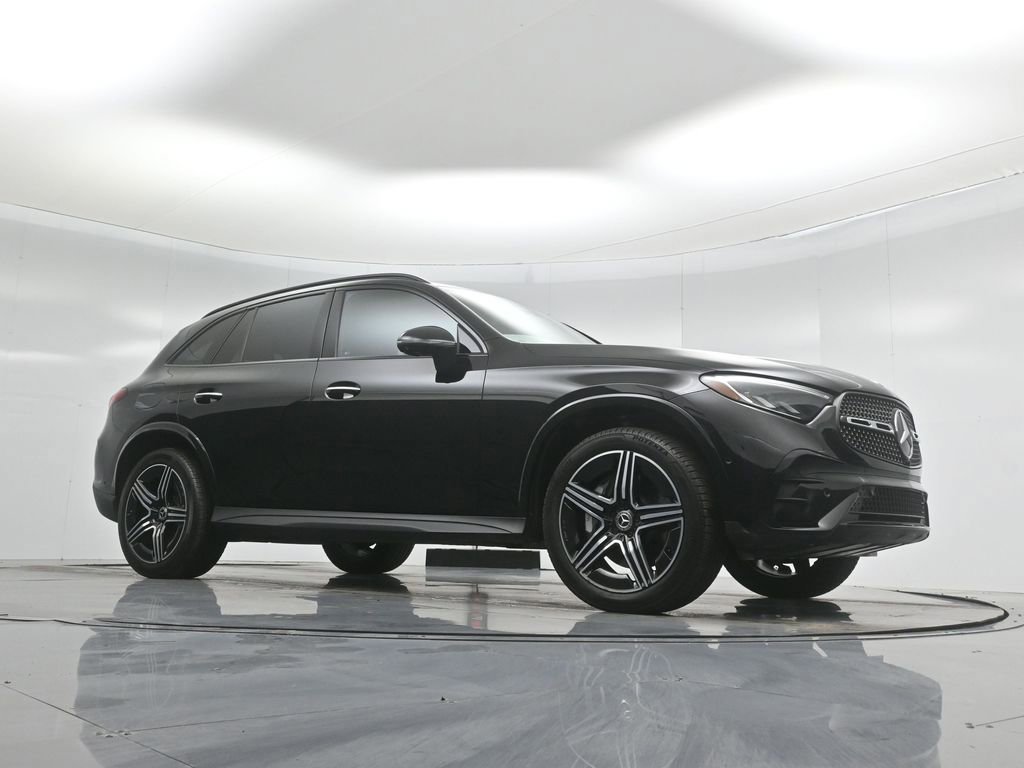 Used 2023 Mercedes-Benz GLC 300 image 2