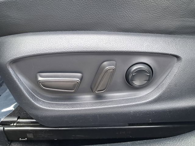 Used 2018 Toyota Camry SE w/ Moonroof Package image 16