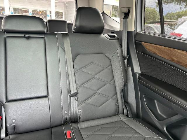 Used 2024 Volkswagen Atlas SE AWD/4WD image 14