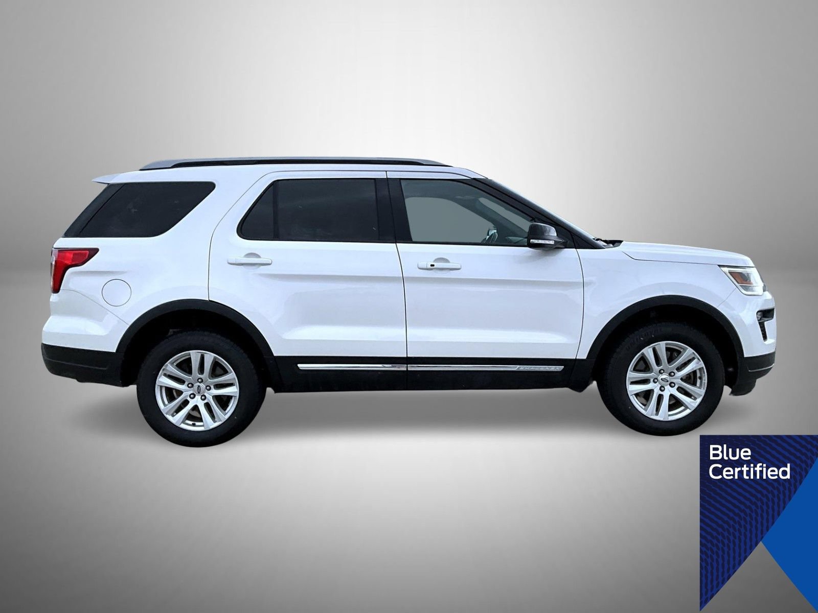 Certified 2018 Ford Explorer XLT w/ Equipment Group 202A AWD/4WD image 4