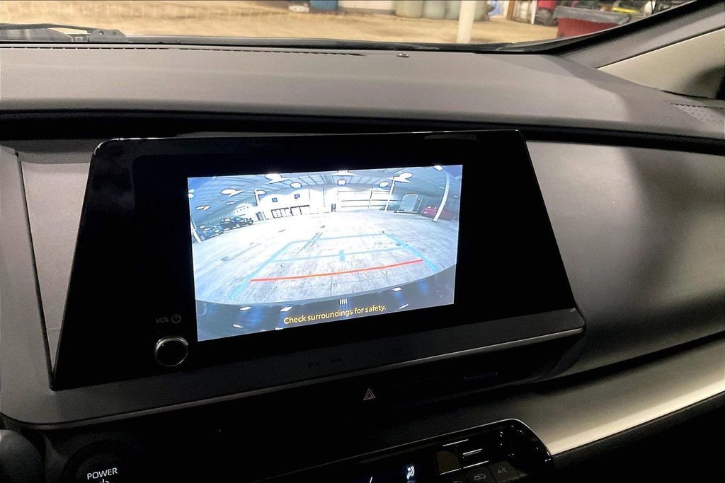 Used 2024 Toyota Prius LE FWD image 20