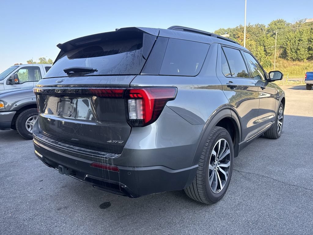 Certified 2025 Ford Explorer ST-Line AWD/4WD image 5