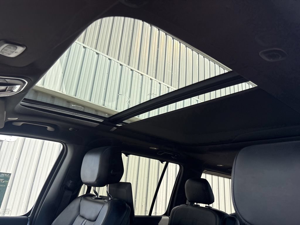 Used 2022 Jeep Wagoneer Series II AWD/4WD image 24