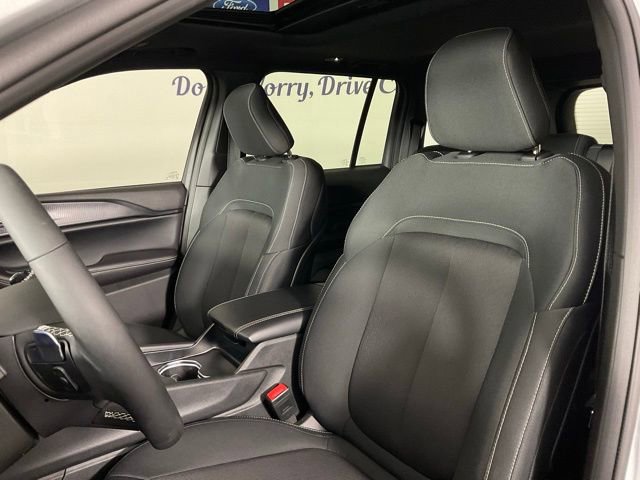 Used 2024 Jeep Grand Cherokee Laredo X w/ Luxury Tech Group I image 14