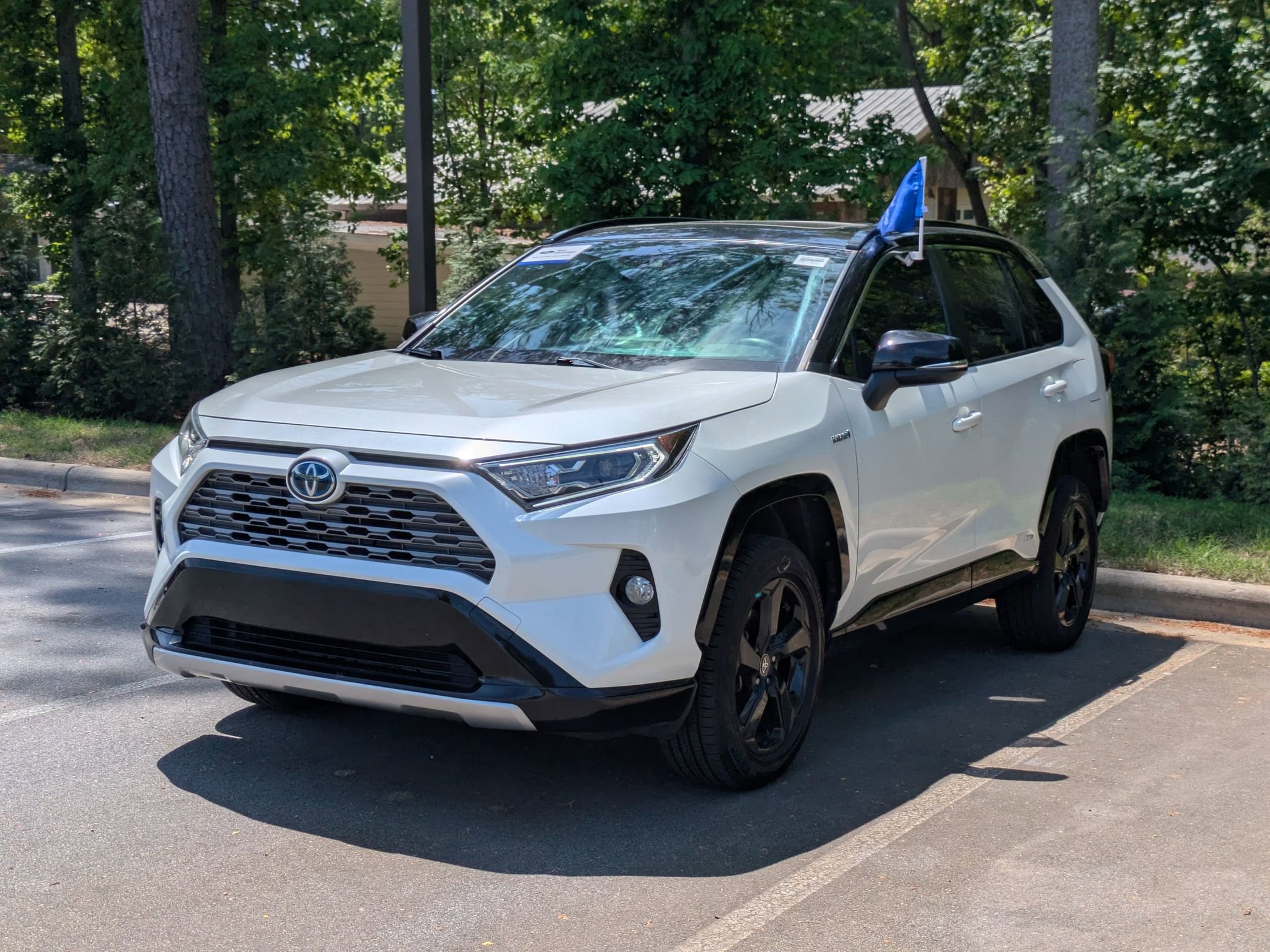 Used 2020 Toyota RAV4 XSE w/ XSE Grade Weather Package AWD/4WD image 6