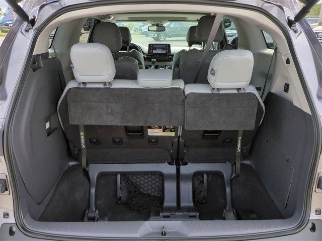 Used 2022 Toyota Sienna XLE image 13