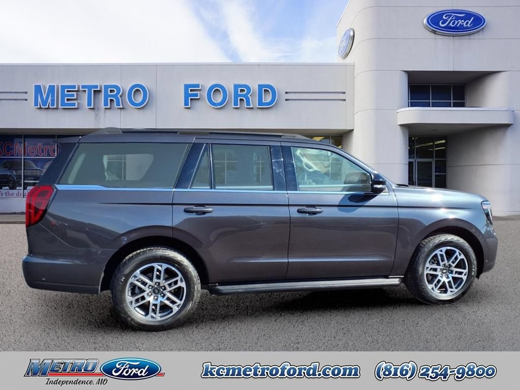 Certified 2025 Ford Expedition Active AWD/4WD image 2