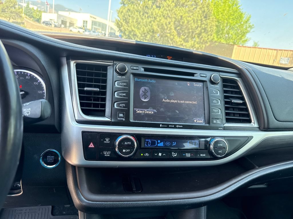 Used 2019 Toyota Highlander Limited Platinum AWD/4WD image 17
