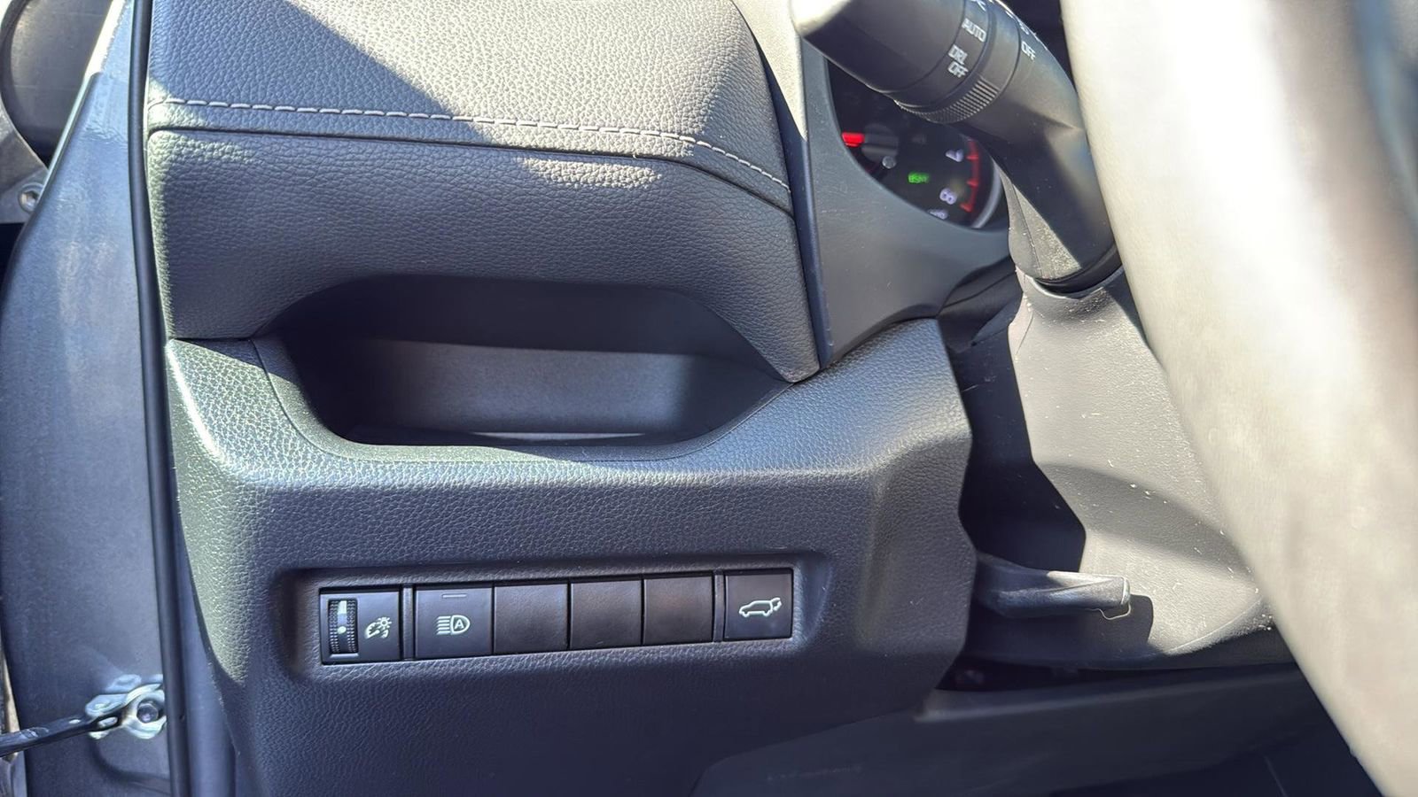 Used 2021 Toyota RAV4 XLE Premium image 18