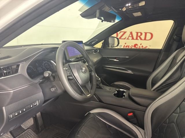Used 2024 Toyota Venza Limited image 12
