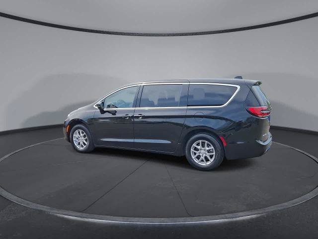Used 2025 Chrysler Pacifica Select FWD image 6