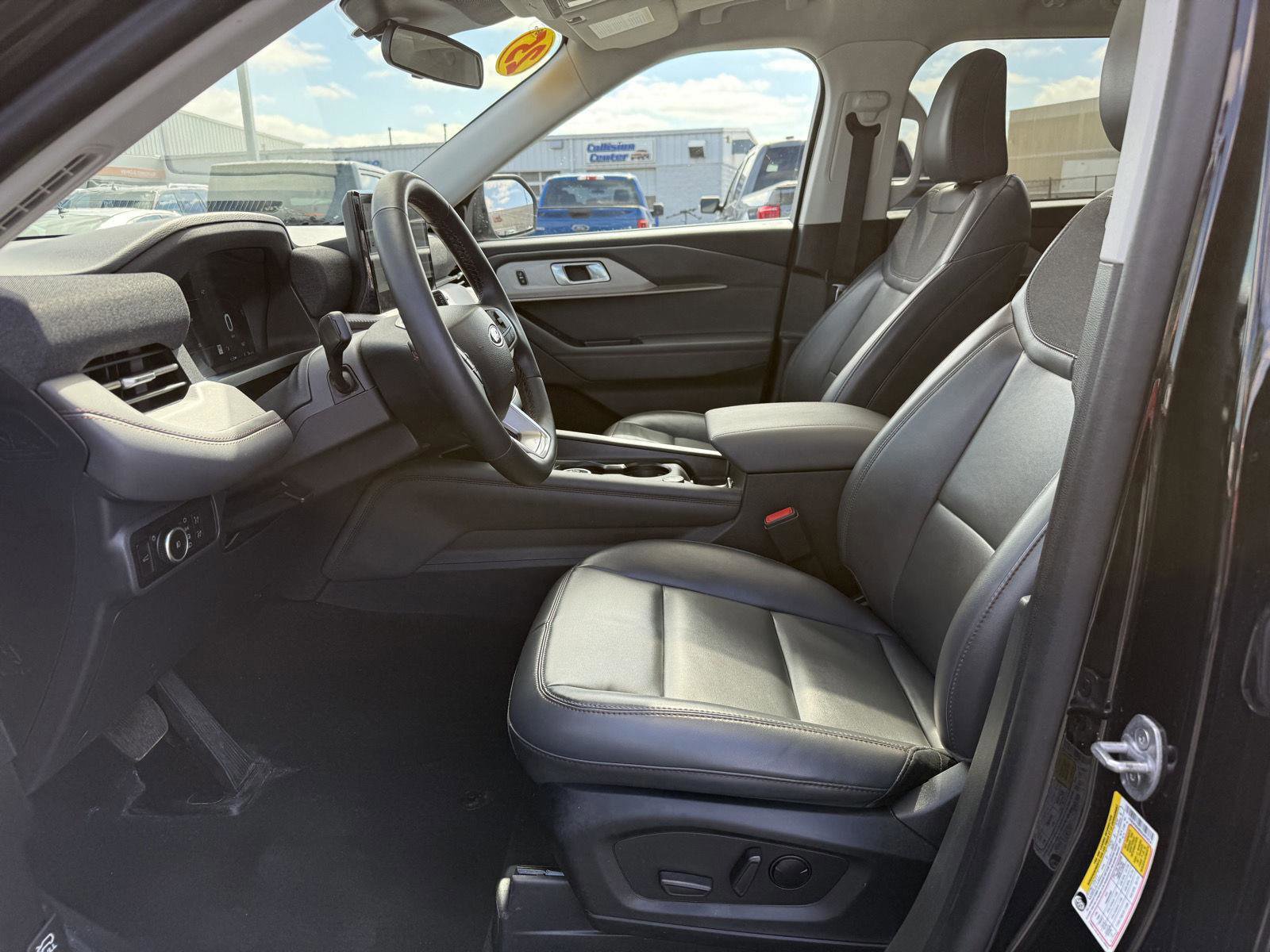 Certified 2025 Ford Explorer Active w/ Active Comfort Package image 9