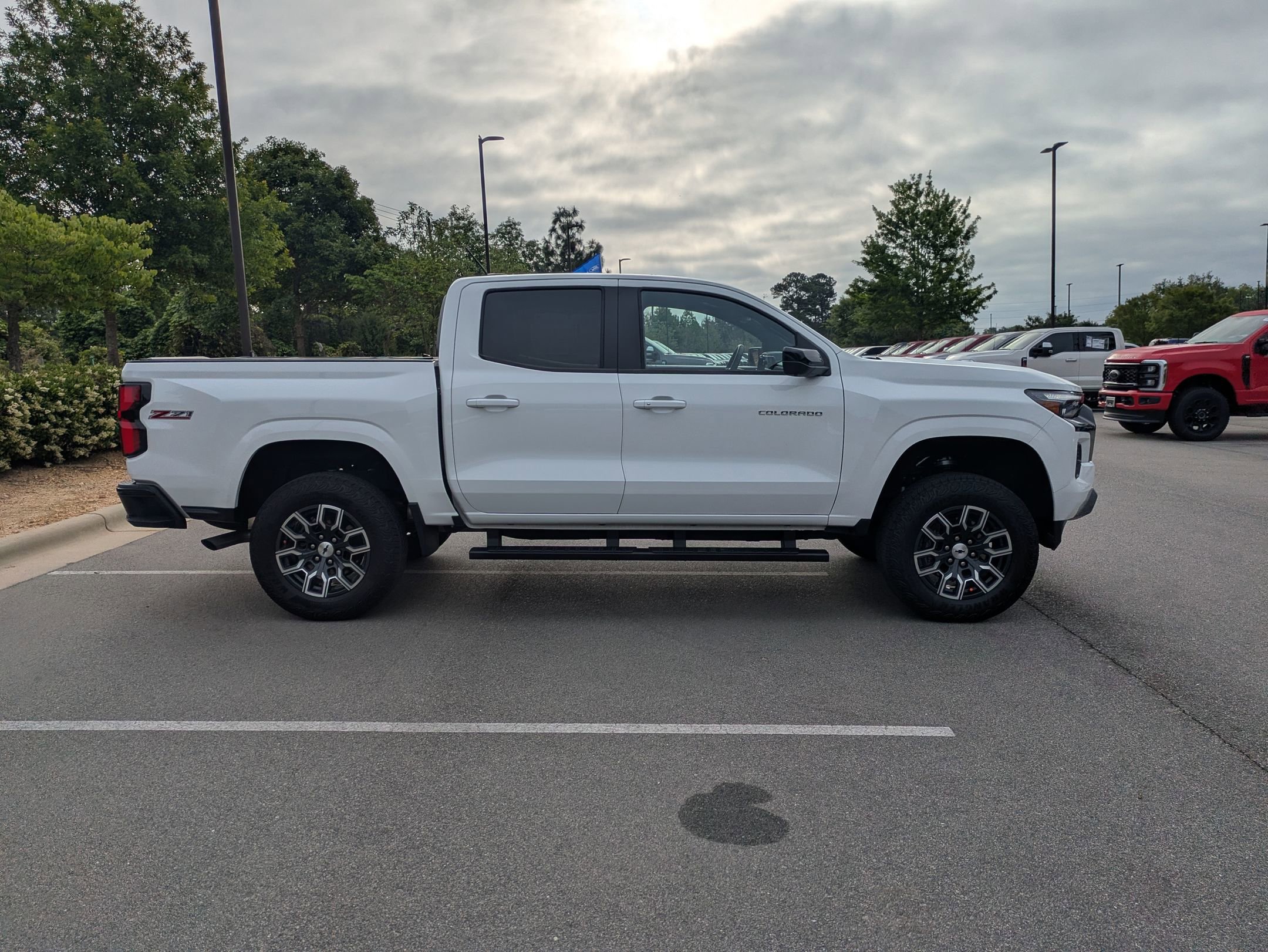 Used 2024 Chevrolet Colorado Z71 w/ Z71 Convenience Package 2 AWD/4WD image 3