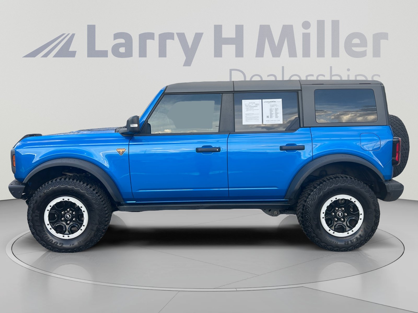 Certified 2024 Ford Bronco Badlands AWD/4WD image 2