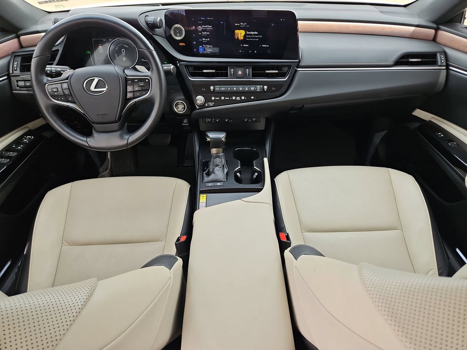 Used 2025 Lexus ES 300h w/ Premium Package FWD image 25