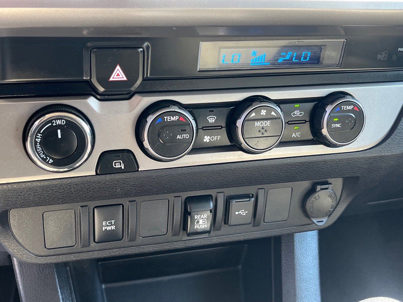 Used 2021 Toyota Tacoma SR5 AWD/4WD image 14