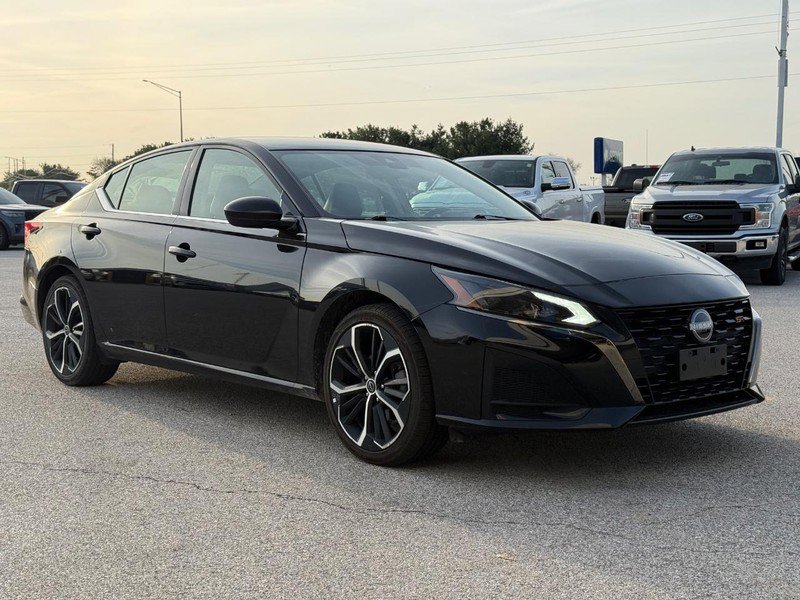 Used 2025 Nissan Altima 2.5 SR FWD image 8