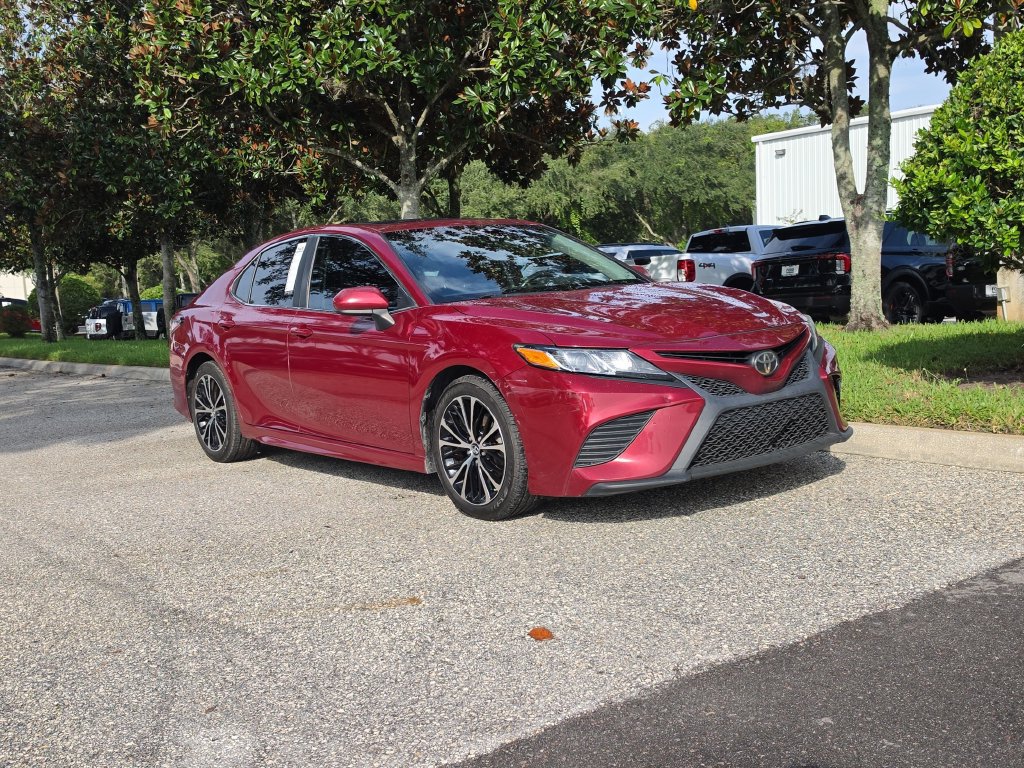 Used 2018 Toyota Camry SE w/ Moonroof Package FWD image 2