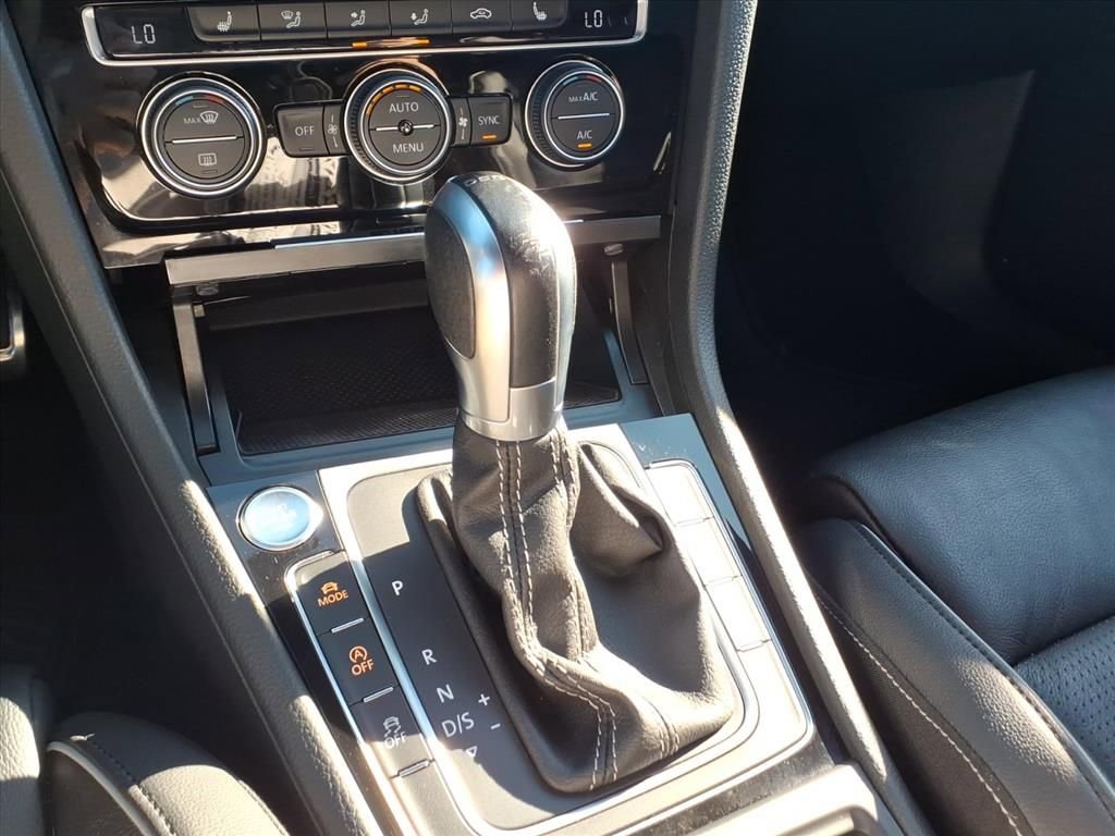 Used 2018 Volkswagen Golf R 4-Door image 25