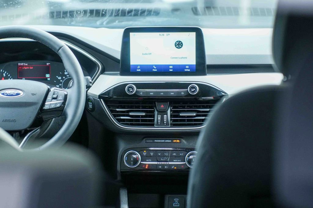 Certified 2022 Ford Escape SE w/ SE Sport Appearance Package image 11