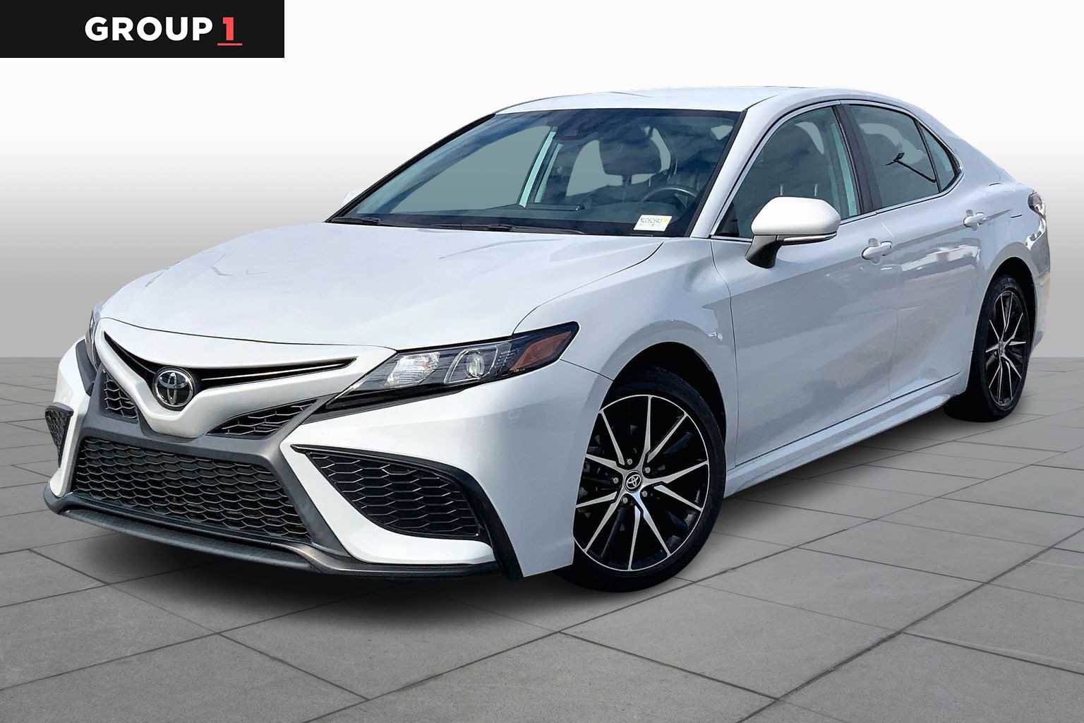 Used 2022 Toyota Camry SE image 1