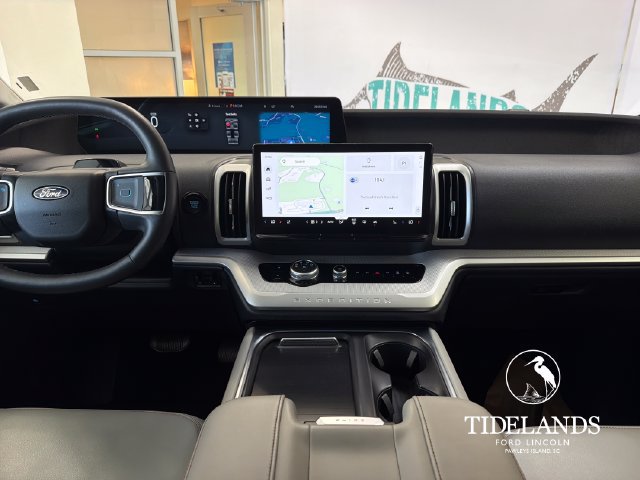 Certified 2025 Ford Expedition Active AWD/4WD image 22