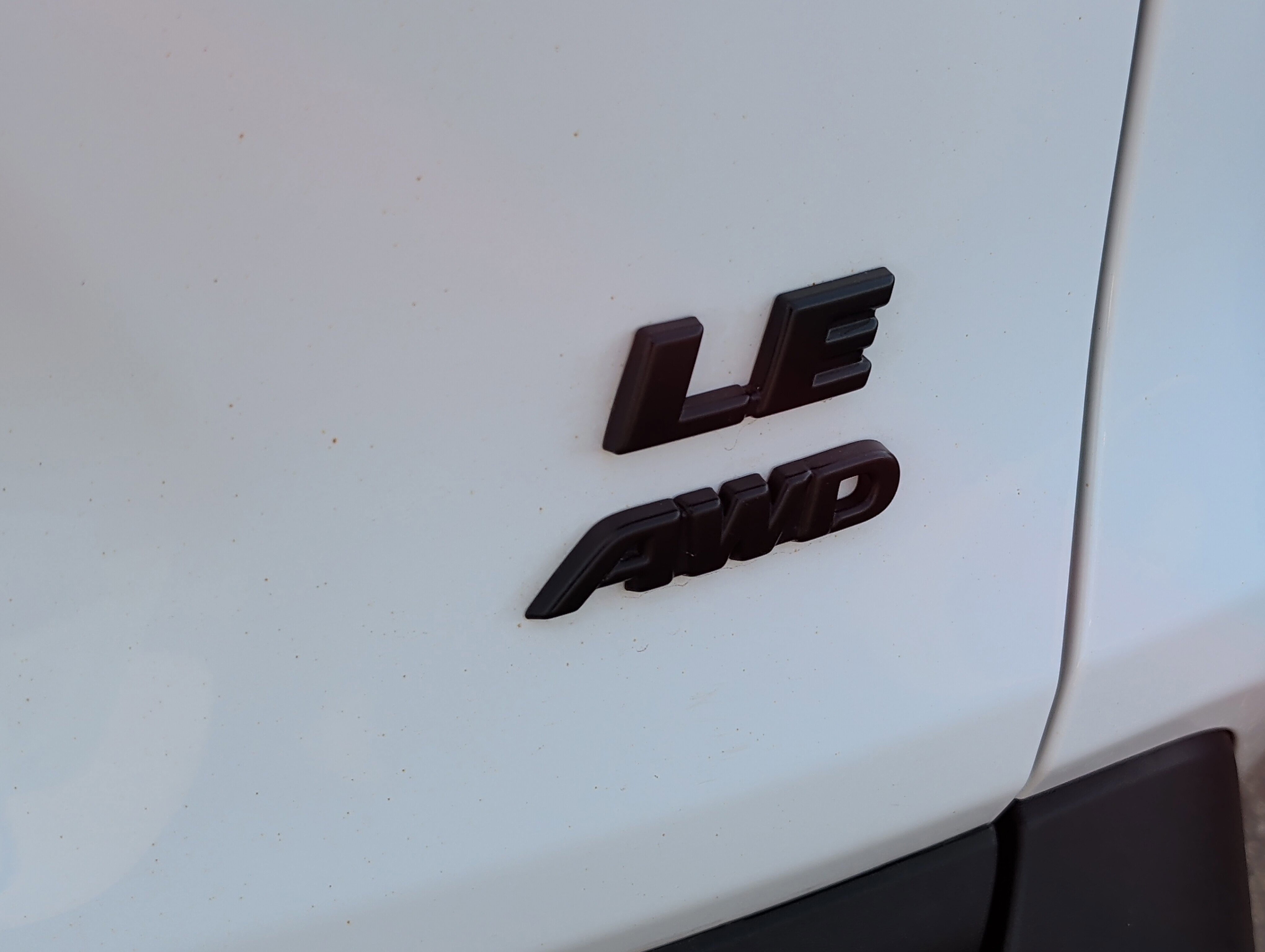 Used 2022 Toyota RAV4 LE w/ Carpet Mat Package (TMS) AWD/4WD image 6