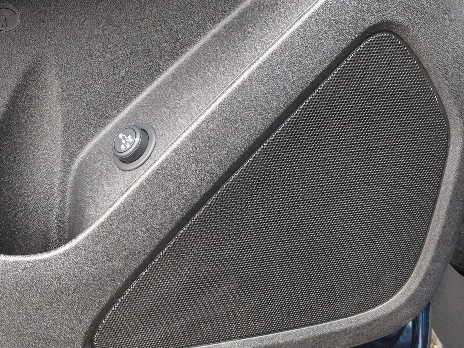 Used 2019 Chevrolet Equinox LT w/ Driver Convenience Package image 35