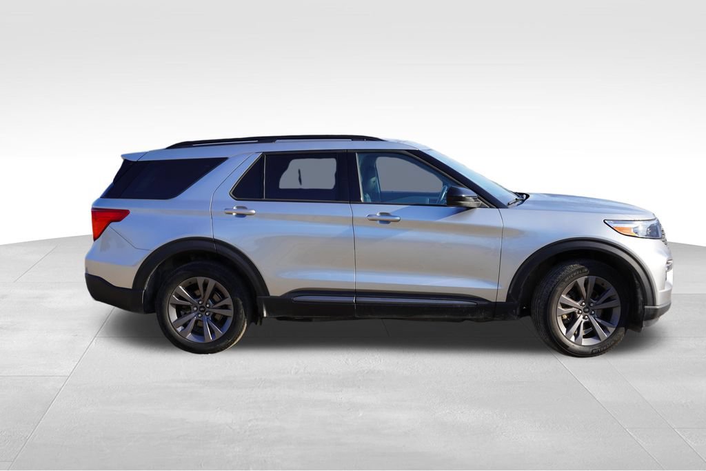 Certified 2023 Ford Explorer XLT w/ Equipment Group 202A AWD/4WD image 2