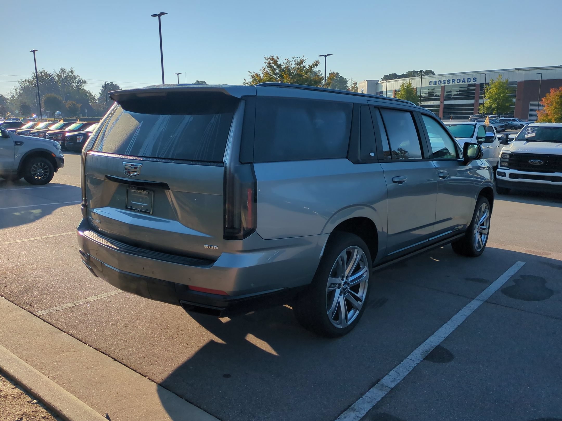 Used 2025 Cadillac Escalade ESV Sport Platinum w/ LPO, Floor Liner Package AWD/4WD image 4