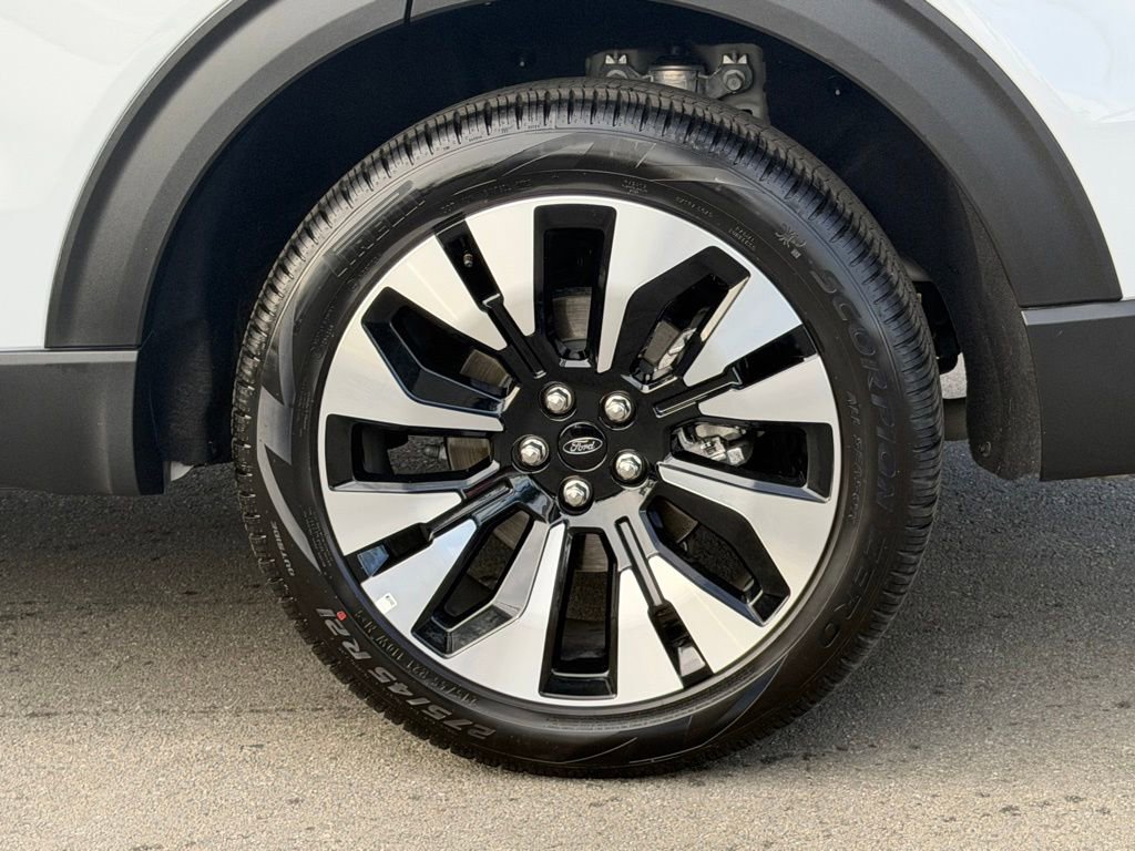 Certified 2025 Ford Explorer Platinum w/ LUX Leather Package image 15