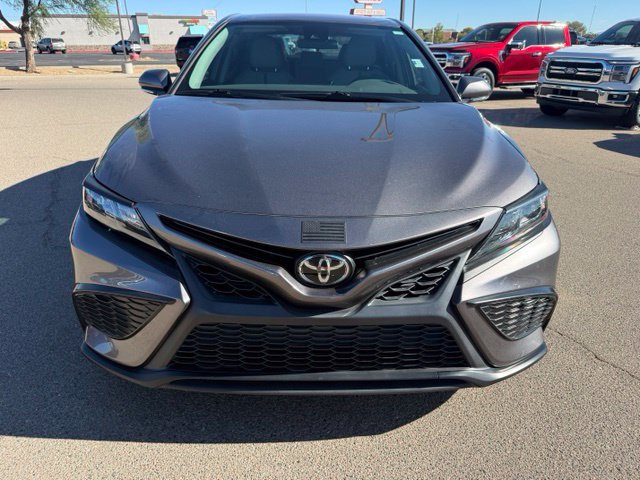 Used 2022 Toyota Camry SE w/ Carpet Mat Package (TMS) FWD image 2