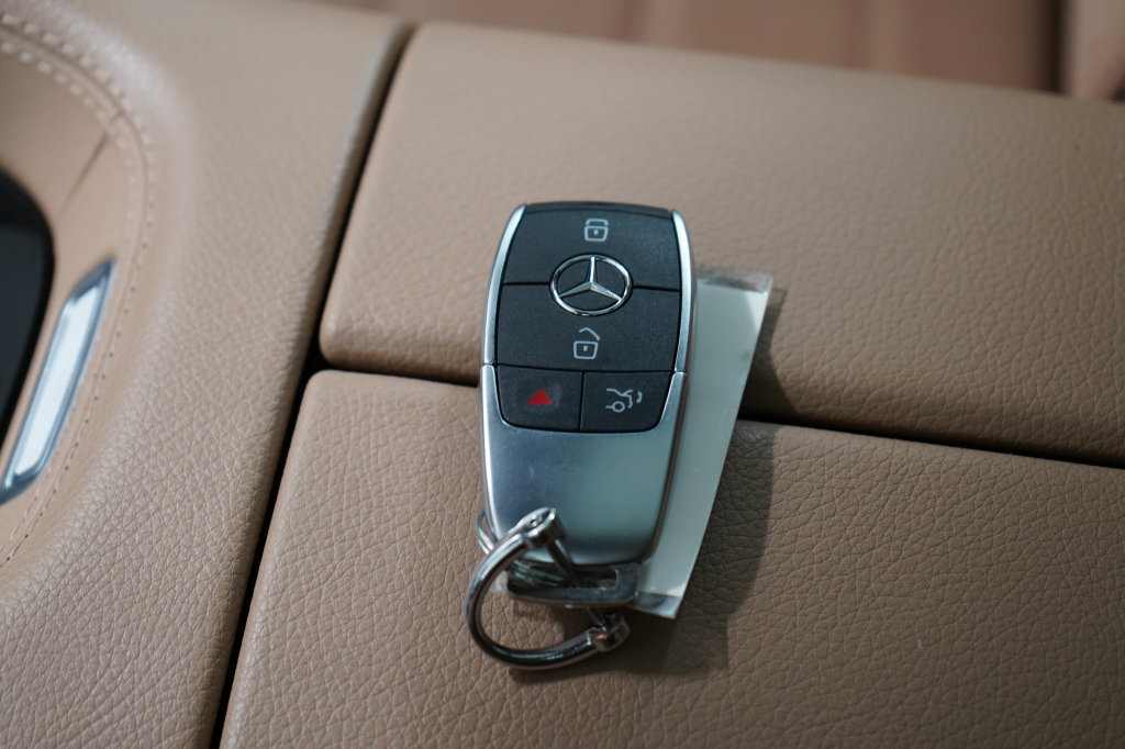 Used 2025 Mercedes-Benz GLS 450 4MATIC image 31