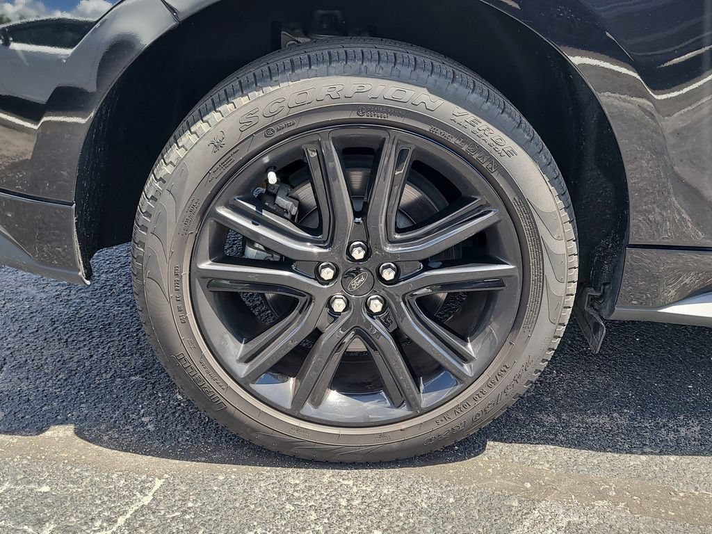 Certified 2024 Ford Edge ST-Line AWD/4WD image 5