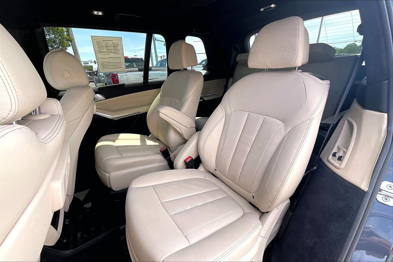 Used 2022 BMW X7 xDrive40i w/ M Sport Package AWD/4WD image 25