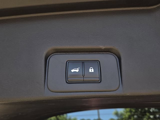 Used 2025 Nissan Rogue SV FWD image 23