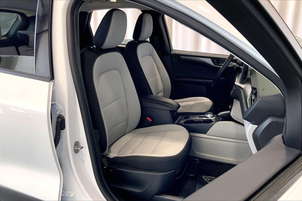 Certified 2023 Ford Escape Active w/ Tech Pack #1 FWD image 6