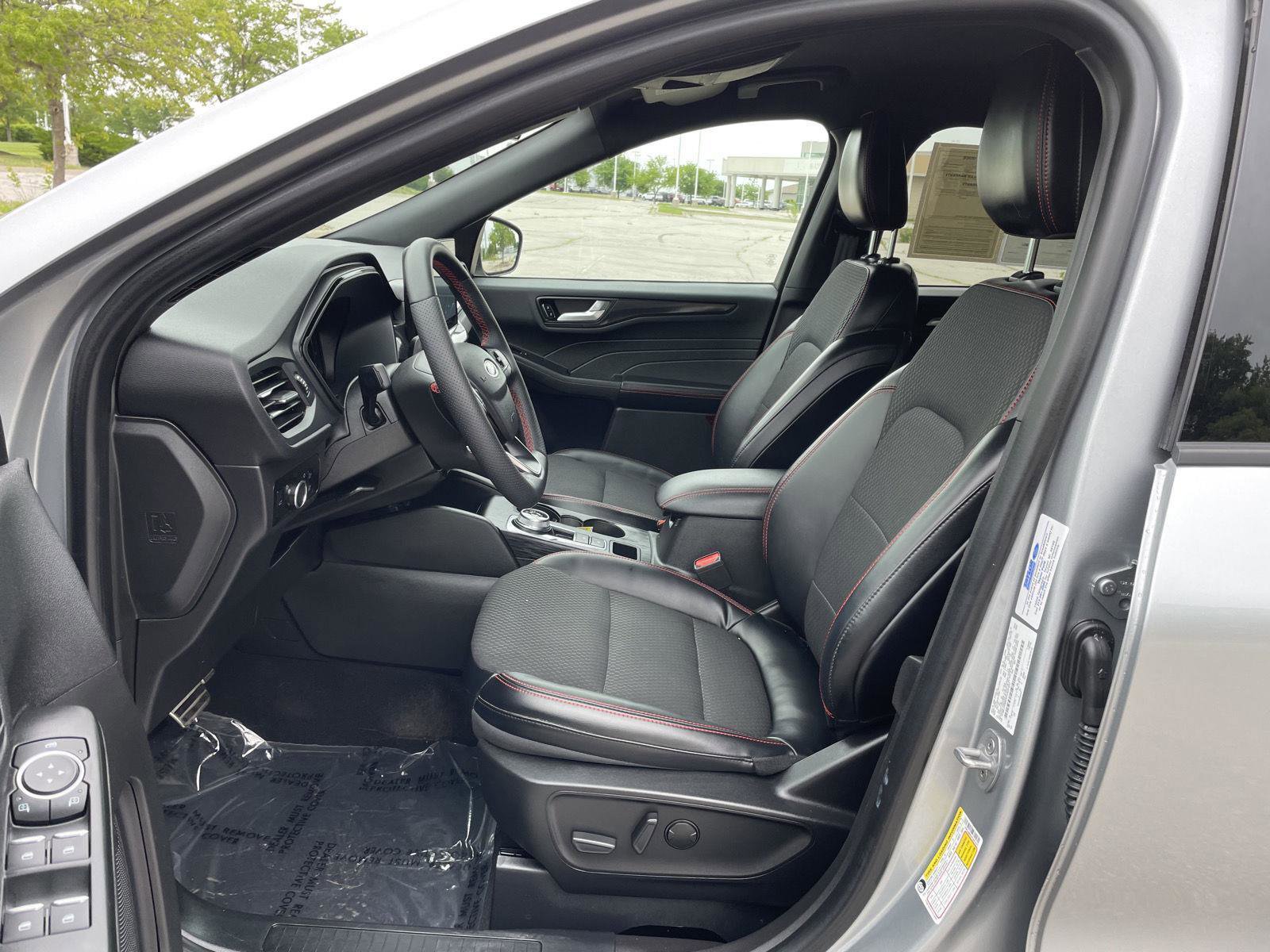 Certified 2023 Ford Escape ST-Line w/ Tech Pack #1 AWD/4WD image 17