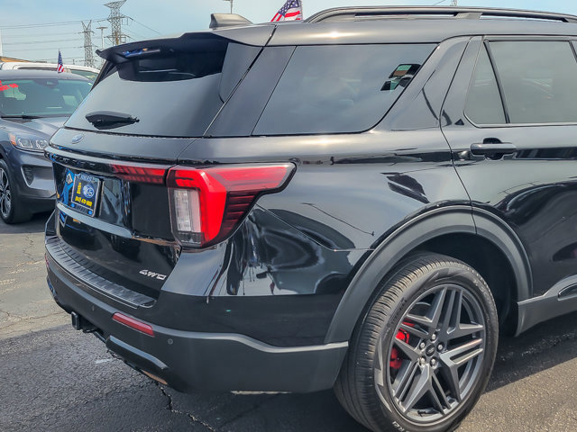 Certified 2025 Ford Explorer ST-Line w/ Premium Package image 4
