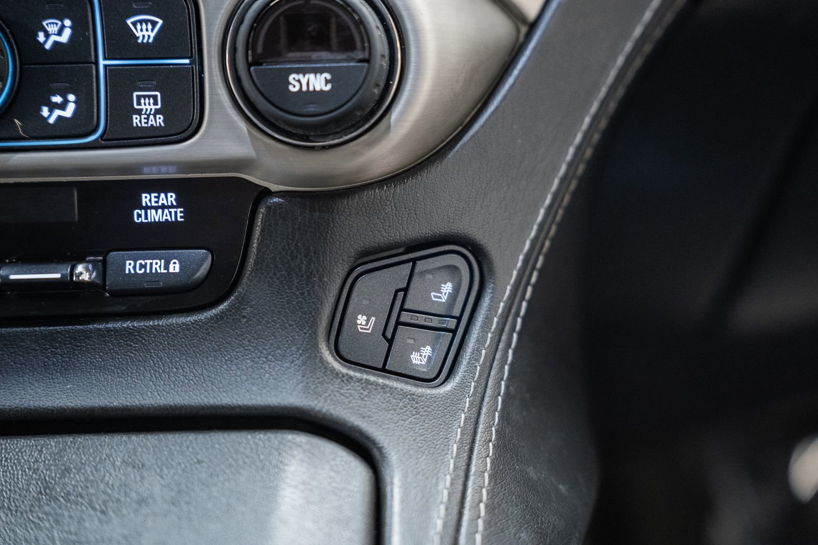 Used 2018 GMC Yukon Denali image 28