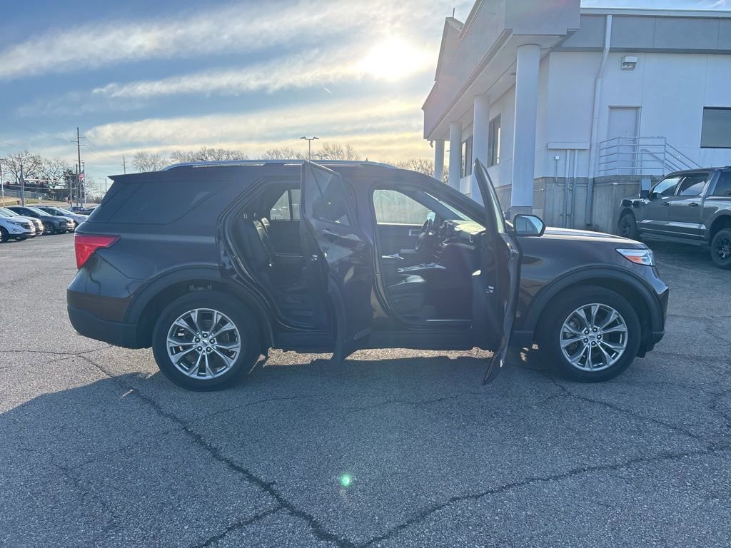 Certified 2023 Ford Explorer Limited w/ Equipment Group 301A image 5