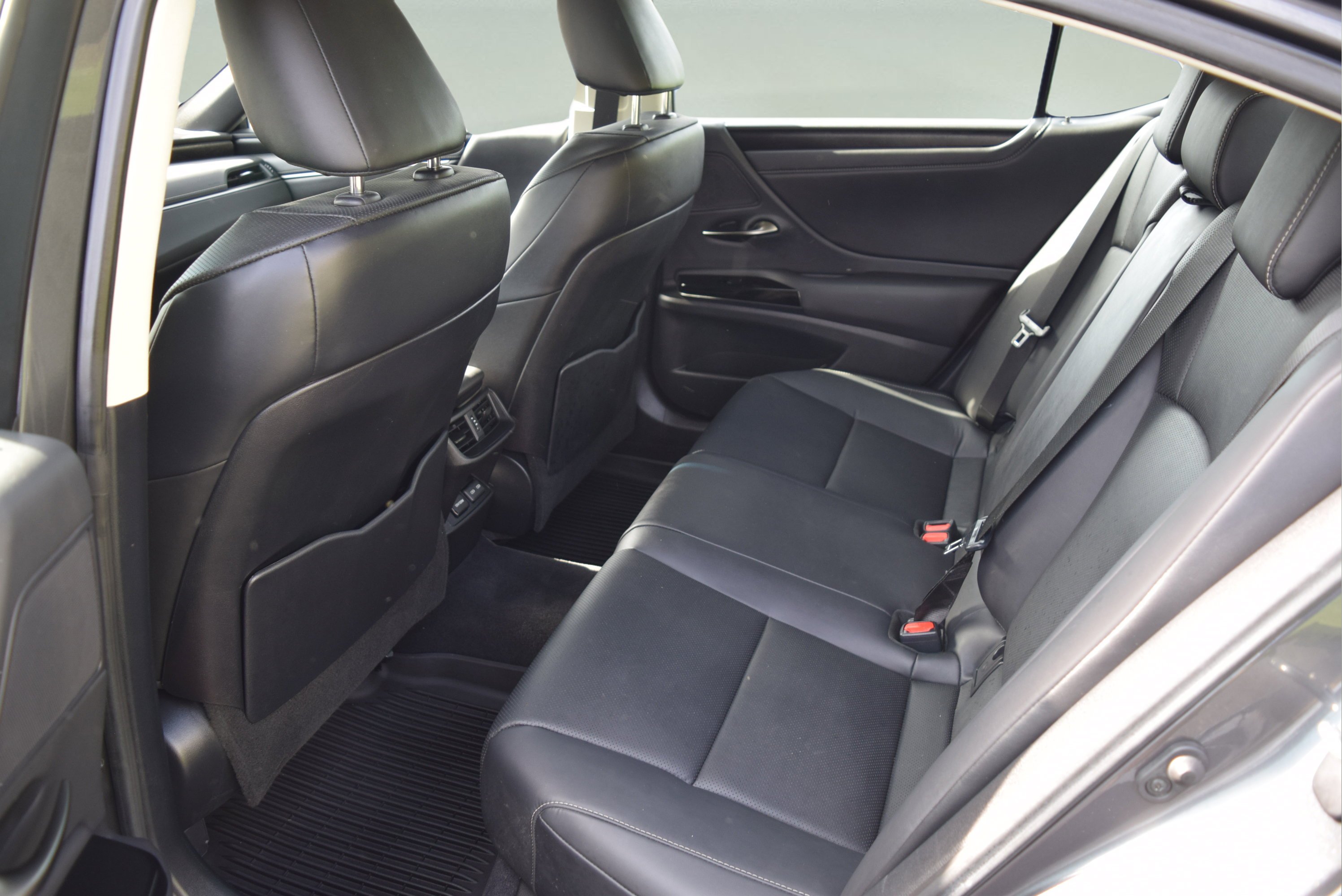 Used 2023 Lexus ES 350 w/ Premium Package FWD image 7