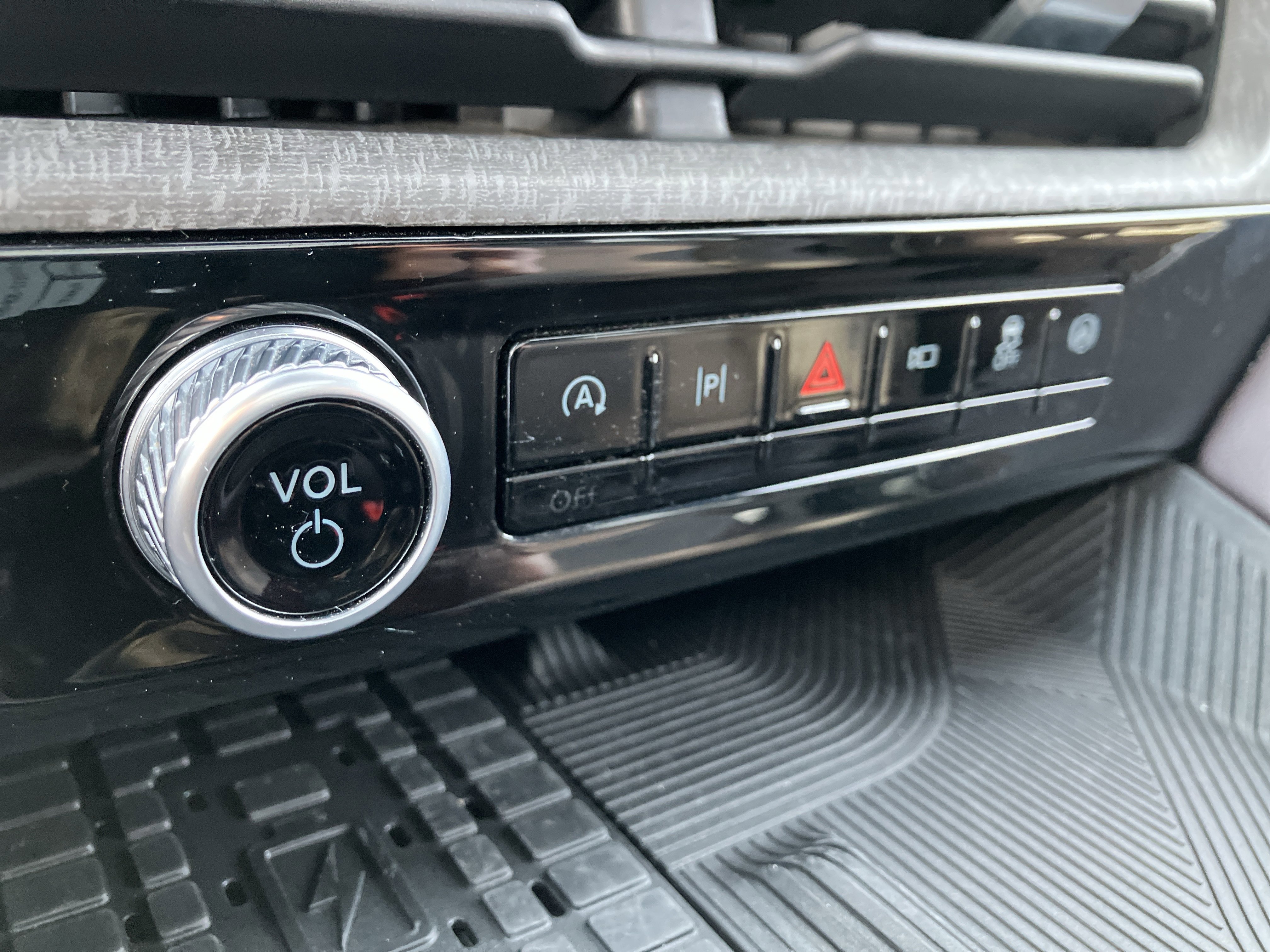 Certified 2025 Ford Explorer Platinum w/ LUX Leather Package image 47